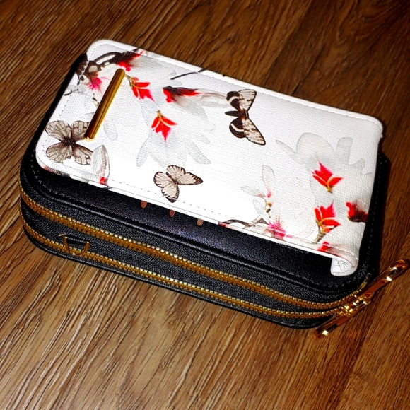 Butterfly Crossbody Phone Case - Picture 4 of 9